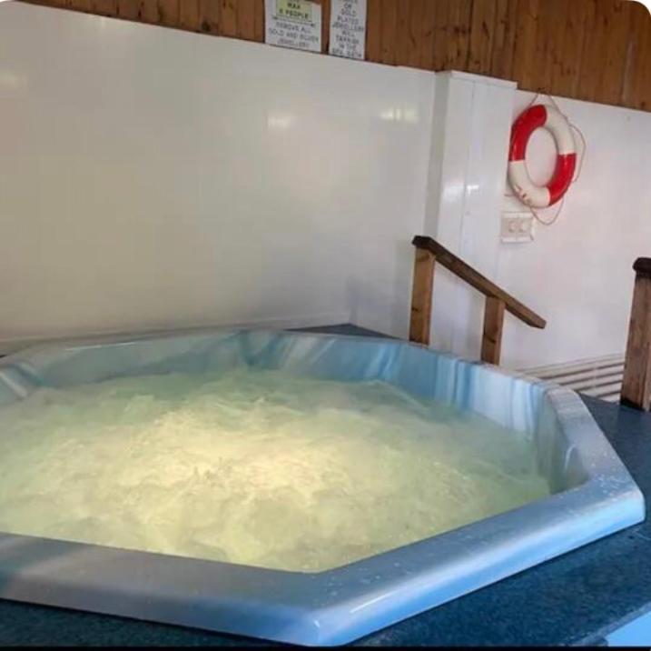 44 Gower Holiday Village Ty Gwyr Cosy 2 Bedroom Chalet Swansea Eksteriør billede