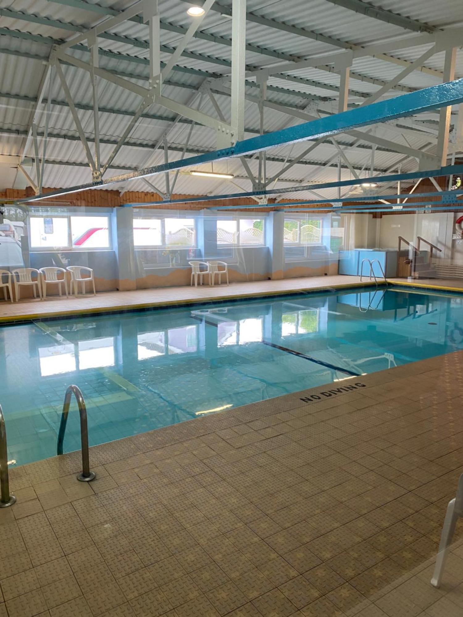 44 Gower Holiday Village Ty Gwyr Cosy 2 Bedroom Chalet Swansea Eksteriør billede